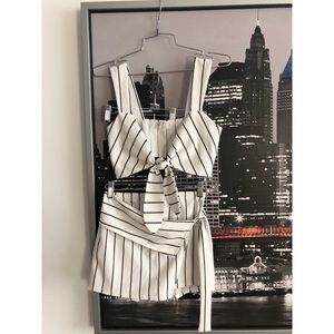 White & black skort & tie-knot set 🌹